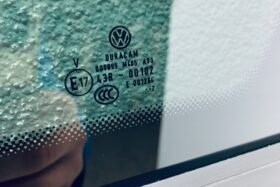 Десен заден стъкло на каросерията VW TOUAREG 2018- OE ТЪМНО-2 на ниска цена