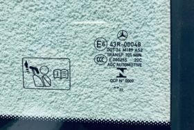 Дясно каросерийно стъкло MERCEDES A W177 2018- OE-2 на ниска цена