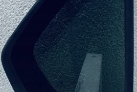 Дясно каросерийно стъкло за VW GOLF VIII HBK 2020- ОРИГИНАЛ на ниска цена