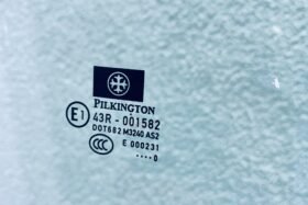 Дясно предно стъкло AUDI Q7 2006-2015-2 на ниска цена