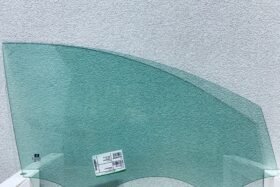 Дясно предно стъкло AUDI Q7 2006-2015 на ниска цена