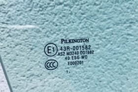 Дясно предно стъкло MERCEDES C W203 2003-2007-2 на ниска цена