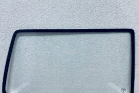 Дясно странично стъкло за последното поле на VW T4. на ниска цена