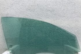 Дясно странично стъкло за предната врата на VW PASSAT B6. на ниска цена