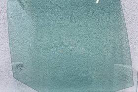 Дясно задно странично стъкло VW GOLF V 5D 2003- на ниска цена