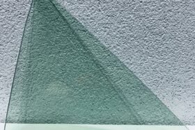 Ляво каросерийно стъкло за TOYOTA CAMRY SEDAN 2001- СТАЦИОНАРНО В ВРАТАТА на ниска цена