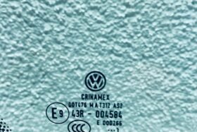 Ляво каросерийно стъкло за VW GOLF V KOMBI 2007- VW JEETA 2005--2 на ниска цена