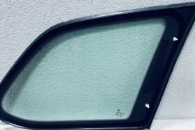Ляво каросерийно стъкло за VW GOLF V KOMBI 2007- VW JEETA 2005--3 на ниска цена