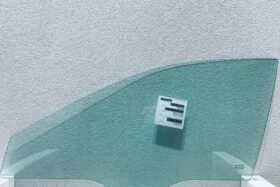 Ляво предно стъкло MAZDA 6 4/5D 2002-2008 на ниска цена