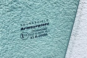 Ляво предно стъкло PEUGEOT 207 3D 2006-12-2 на ниска цена