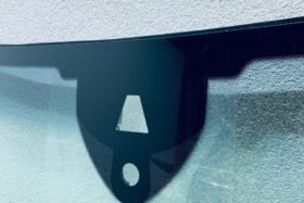 Ново предно стъкло AUDI Q3 2011-2018 АКУСТИКА+КАМЕРА+СЕНЗОР-2 на ниска цена