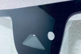 Ново предно стъкло FIAT 500 2020 - АКУСТИКА + КАМЕРА СЕНЗОР + ОТОПЛЕНИЕ-2 на ниска цена