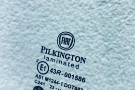 Ново предно стъкло FIAT 500 II 2017 - АКУСТИКА + СЕНЗОР + ОРИГИНАЛ-3 на ниска цена