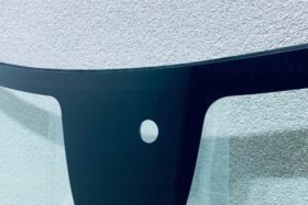 Ново предно стъкло FIAT 500L 2018 - АКУСТИКА + СЕНЗОР + ОТОПЛЕНИЕ-2 на ниска цена