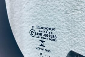 Ново предно стъкло FIAT 500L 2018 - АКУСТИКА + СЕНЗОР + ОТОПЛЕНИЕ-3 на ниска цена