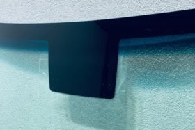 Ново предно стъкло HYUNDAI KONA 2017 - АКУСТИКА + ОРИГИНАЛ-2 на ниска цена