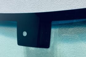 Ново предно стъкло HYUNDAI KONA 2017 - АКУСТИКА + СЕНЗОР + ОРИГИНАЛ-2 на ниска цена