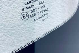 Предно стъкло MAZDA 3 2013-2016 3xКАМЕРА+СЕНЗОР-3 на ниска цена