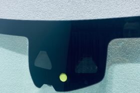 Ново предно стъкло MERCEDES C W206 2021 - КАМЕРА + СЕНЗОР + ОРИГИНАЛ-2 на ниска цена