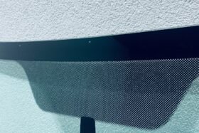 Ново предно стъкло MITSUBISHI COLT 3D 2004-2012 СЕНЗОР ЗА ДЪЖД/ЗА ЗАХОД НА СЛЪНЦЕ-2 на ниска цена