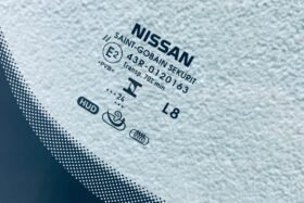 Ново предно стъкло NISSAN QASHQAI 2021 - АКУСТИКА + СЕНЗОР + HUD + ОРИГИНАЛ-3 на ниска цена