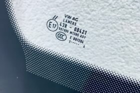 Ново предно стъкло SKODA KAROQ 2017- VW TAOS 2020- АКУСТИКА+СЕНЗОР+OE-3 на ниска цена