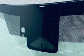 Ново предно стъкло TOYOTA COROLLA XII 2023 - АКУСТИКА + КАМЕРА + СЕНЗОР-2 на ниска цена