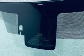 Ново предно стъкло TOYOTA COROLLA XII 2023 - АКУСТИКА + КАМЕРА + СЕНЗОР + ОТОПЛЕНИЕ-2 на ниска цена