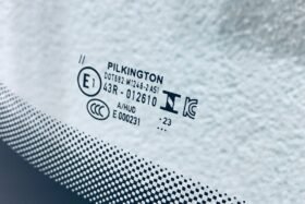 Ново предно стъкло VW GOLF VIII 2020 - АКУСТИКА + КАМЕРА + СЕНЗОР + HUD-3 на ниска цена