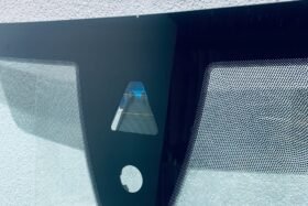 Ново предно стъкло за BMW 2 G42 2021 - АКУСТИКА + КАМЕРА СЕНЗОР-2 на ниска цена