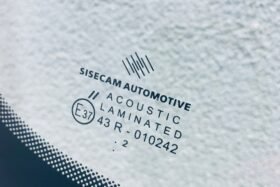 Ново предно стъкло за FIAT 500 E 2020 - АКУ+КАМ+СЕН-3 на ниска цена