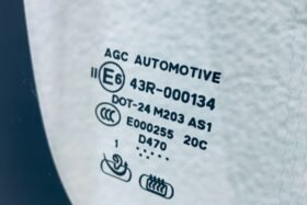 Ново предно стъкло за FIAT 500L 2018 - АКУ+КАМ+СЕН+ГРЗ-3 на ниска цена