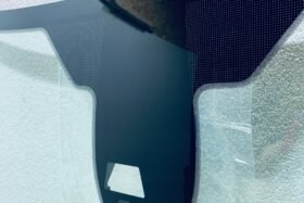 Ново предно стъкло за FORD CONNECT 2014-2xKAM+SEN+GRZ-2 на ниска цена