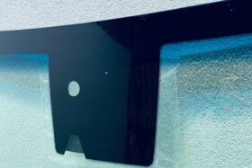 Ново предно стъкло за HYUNDAI KONA 2017 - АКУСТИКА + КАМЕРА + СЕНЗОР + СЕНЗОР ЗА ВИЛИ.-2 на ниска цена