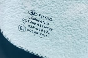 Ново предно стъкло за HYUNDAI KONA 2017 - КАМЕРА + СЕНЗОР-3 на ниска цена