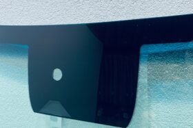 Ново предно стъкло за HYUNDAI KONA 2020 - АКУСТИКА + КАМЕРА + СЕНЗОР + СЕН. ВИЛ.-2 на ниска цена