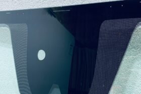 Ново предно стъкло за HYUNDAI SANTAFE 2021 - АКУСТИКА + КАМЕРА + СЕНЗОР + HUD-2 на ниска цена