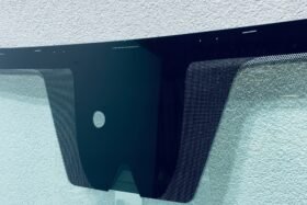 Ново предно стъкло за HYUNDAI SANTAFE 2021 - АКУСТИКА + КАМЕРА + СЕНЗОР + HUD-2 на ниска цена