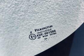 Ново предно стъкло за KIA RIO III 2010-2017 СЕНЗОР+СЕНЗОР ЗА ВЛАГА-3 на ниска цена