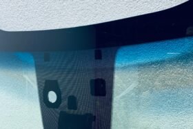 Ново предно стъкло за KIA SPORTAGE IV 2015 - АКУСТИКА + КАМЕРА + СЕНЗОР-2 на ниска цена