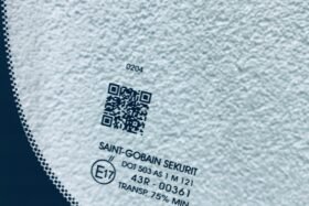 Ново предно стъкло за MAZDA 2 III 2015- с камера-3 на ниска цена