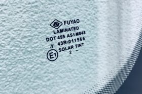 Ново предно стъкло за OPEL ZAFIRA I 1999-2005-3 на ниска цена