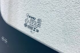 Ново предно стъкло за PEUGEOT 208 2008 2012 - СЕНЗОР-3 на ниска цена