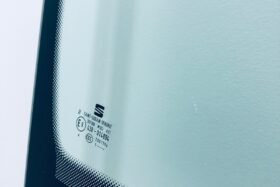 Ново предно стъкло за SEAT ARONA 2019 - АКУ + КАМ + СЕН + ОЕ-3 на ниска цена