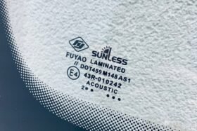 Ново предно стъкло за SKODA SUPERB 19-SOL+SEN+KAM+GRZ-3 на ниска цена