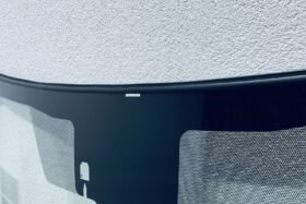 НОВО ПРЕДНО СТЪКЛО ЗА TOYOTA COROLLA CROSS SUV 2021 - АКУ+КАМ+СЕНС-2 на ниска цена