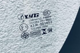 НОВО ПРЕДНО СТЪКЛО ЗА TOYOTA COROLLA CROSS SUV 2021 - АКУ+КАМ+СЕНС-3 на ниска цена