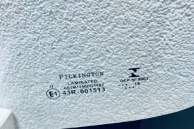 Ново предно стъкло за TOYOTA COROLLA VIII 1997-2002-2 на ниска цена