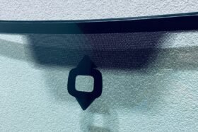 Ново предно стъкло за VW GOLF V VI 2003-2012 АКУ+СЕНС-2 на ниска цена