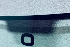 Ново предно стъкло за VW GOLF V VI 2003-2012 АКУСТИКА+СЕНЗОР-2 на ниска цена